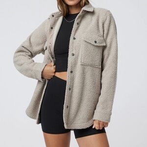 Vuori Teddy Jacket in Light Gray